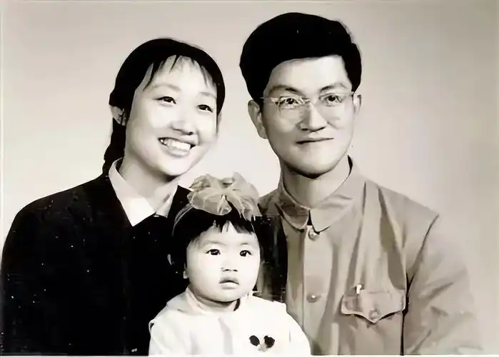 殷秀梅个人资料简介(被贴上"程志前妻"的标签,其实她与程志从未结过婚