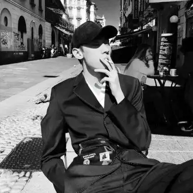 黑白男头简约霸气总裁风