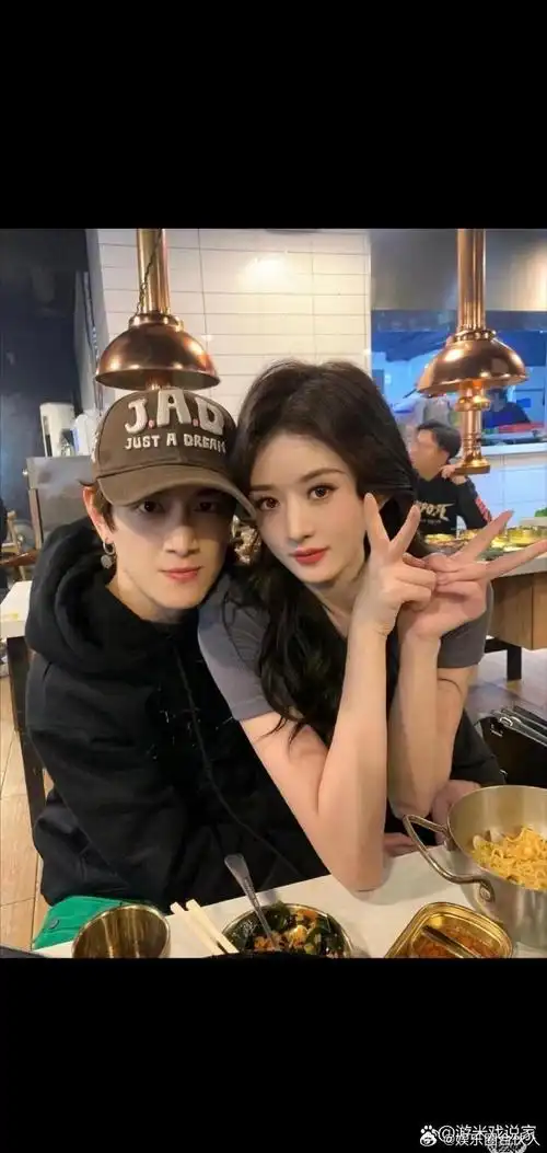 赵丽颖与林更新同框,般配感满满,越看越觉得他们真是天作之合,太合适