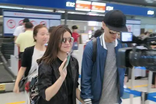 陈妍希回应网友让陈晓离婚追赵丽颖:一句话,道出夫妻相处的智慧