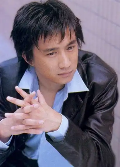 黄磊说他年轻时长得很帅,我本来不信,看了这些照片后,我信了!