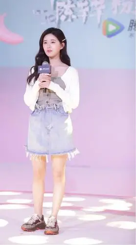 80多斤的体重,看上去有150的脸,赵露思上镜显胖?