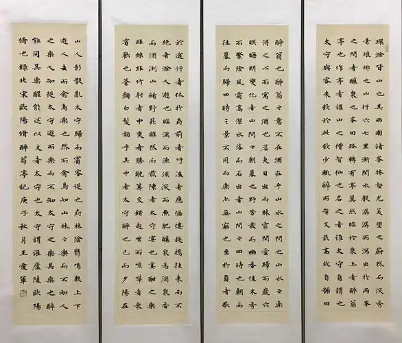 绘画师从李小可,贾又福和史国良先生,并先后得到了程大利,袁武,霍春阳