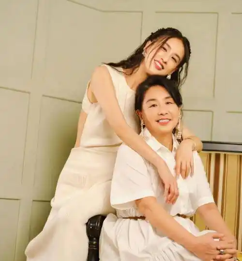 伊能静晒女儿做的松饼,杨紫童年美,韩庚晒大肚要当爹了_妈妈_照片