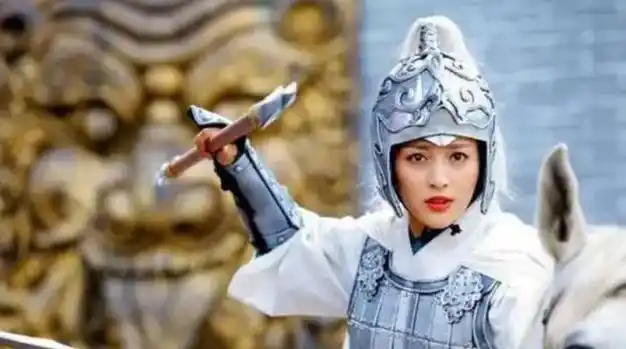 隋唐第一女将斩杀罗士信生擒程咬金却被心上人刺死在护城桥