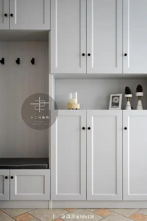 130平米三居装修玄关鞋柜设计