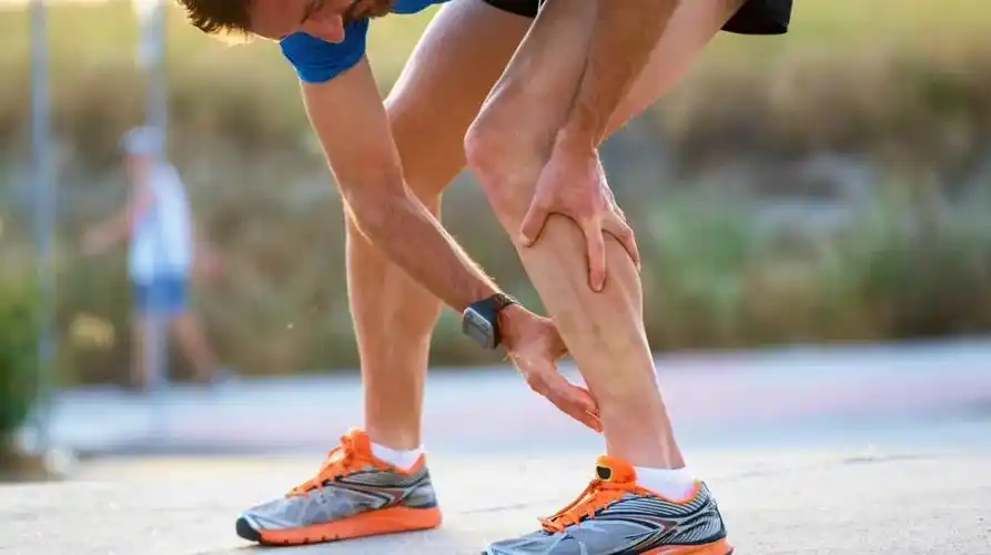 跑步时小腿前侧疼?