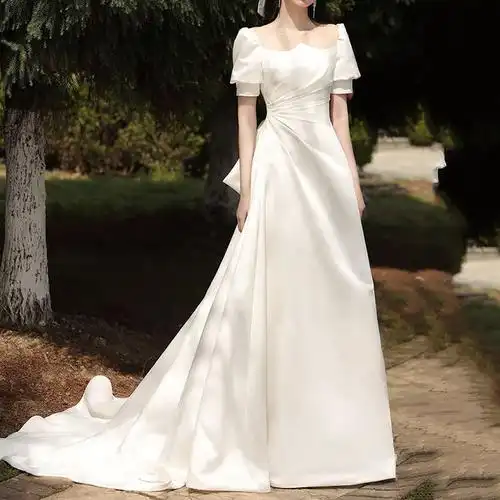 白色缎面轻婚纱法式泡泡袖新娘出门纱简约旅拍端装明星同款礼服女
