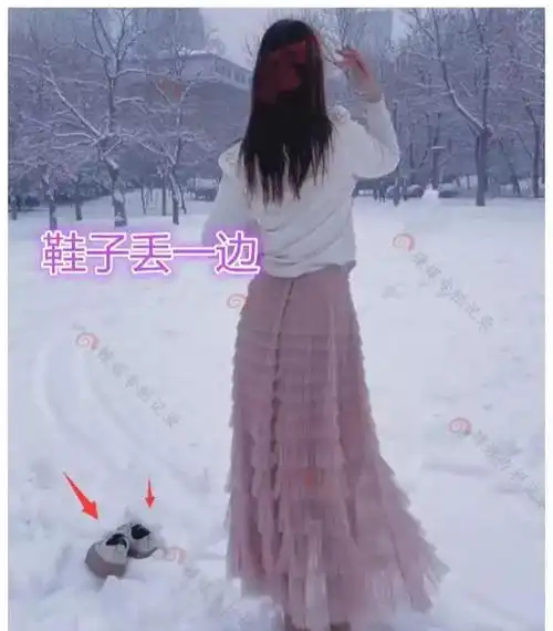 河南女子在雪地上赤脚跳舞,为了走红不怕挨冻,网友:半吊子