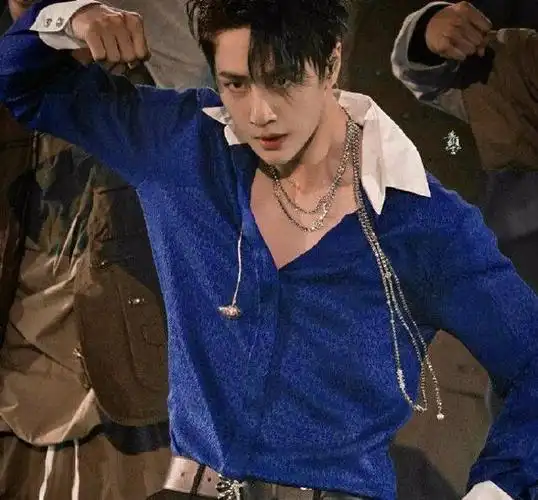 看似风光无限,实则步步惊心,王一博肖战的苦楚,黄渤曾深有体会