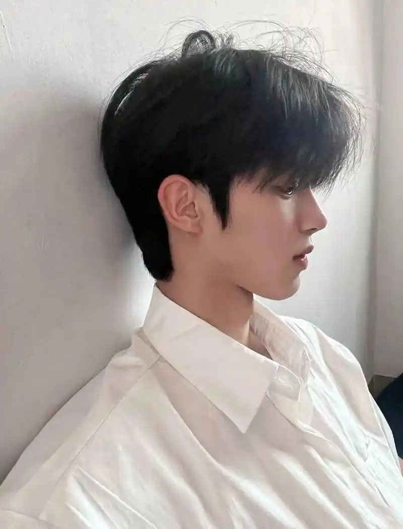 韩式三七纹理微分,帅到没朋友 发型是男生很重要的一个合适的发型永远