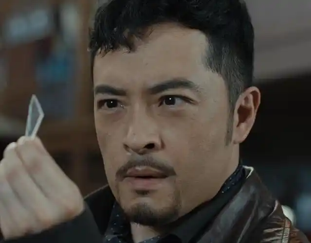 王劲松领衔谍战剧播1天收视率破2,网友:这才是真正的谍战剧!