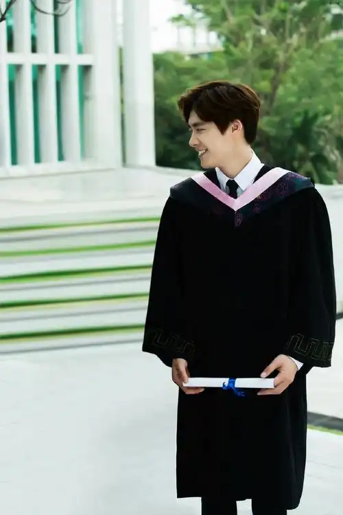 许诺学长@李易峰毕业合照单人版🎓