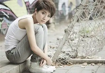 《满秋》颜丙燕素颜出演村姑 后悔皮肤不够黑