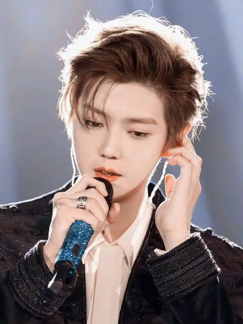 求鹿晗神图 想要鹿晗的图片做壁纸,看看姐妹们的吧