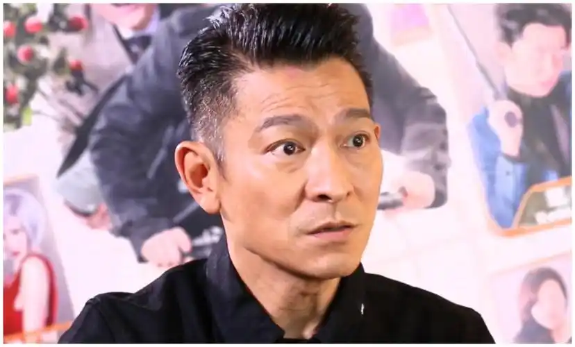 功夫巨星刘家辉晚年中风瘫痪妻儿离去今靠刘德华资助过活