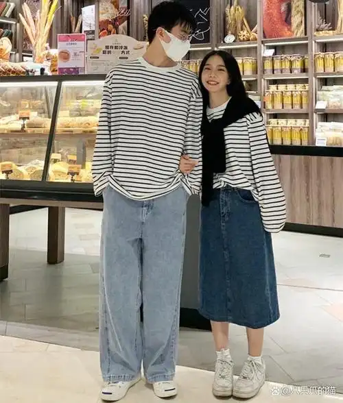 高颜值情侣穿搭,158女友和178男友甜蜜同框,越看越般配