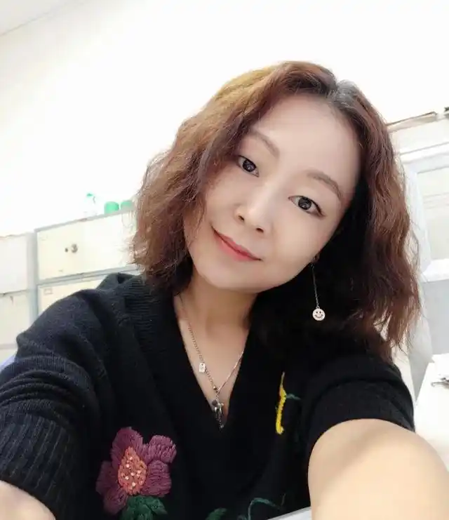 40岁女人别轻易剪短发!看这几方面确定头发长度,更有气质