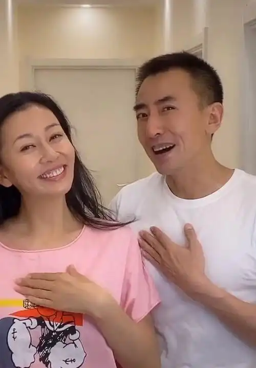 的确,张雅萌虽然算不上事业成功的女人,其老公也不一定是最完美的男人