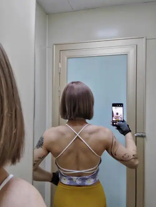 155100女生这样的背会觉得恶心吗