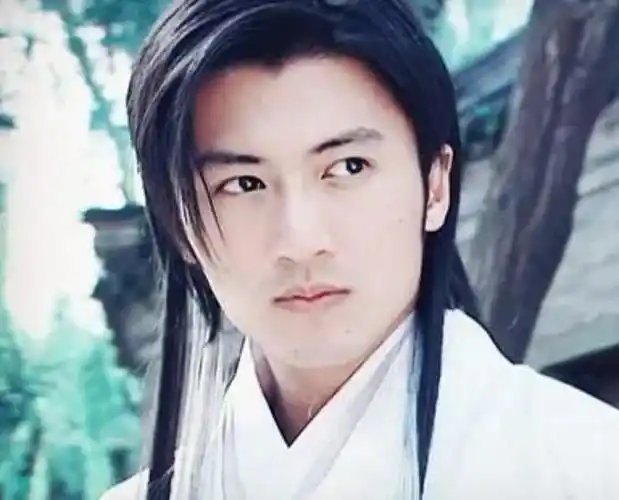 这张郭轸跟谢霆锋版的花无缺真的很像!