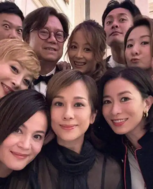 佘诗曼参加婚礼成为tvb艺人聚会大合照她还不是c位