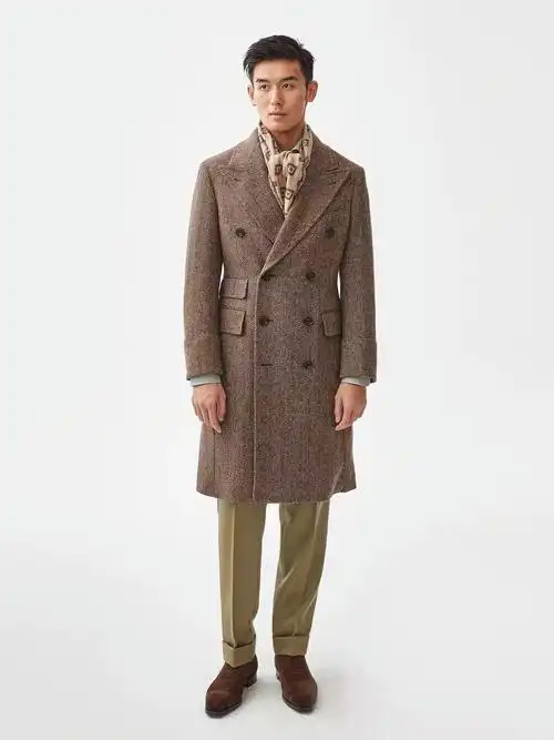 咖红色马球大衣