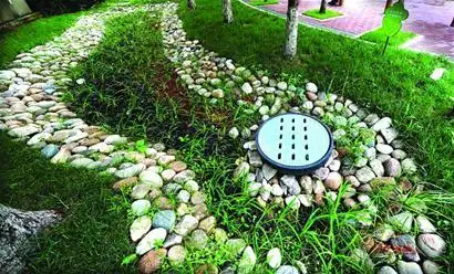 海信南岭风情小区内下沉式雨水花园,将雨水引入下沉式花园进行净化下