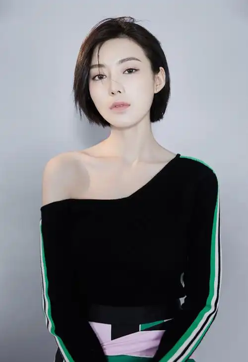 何美璇性感写真图片