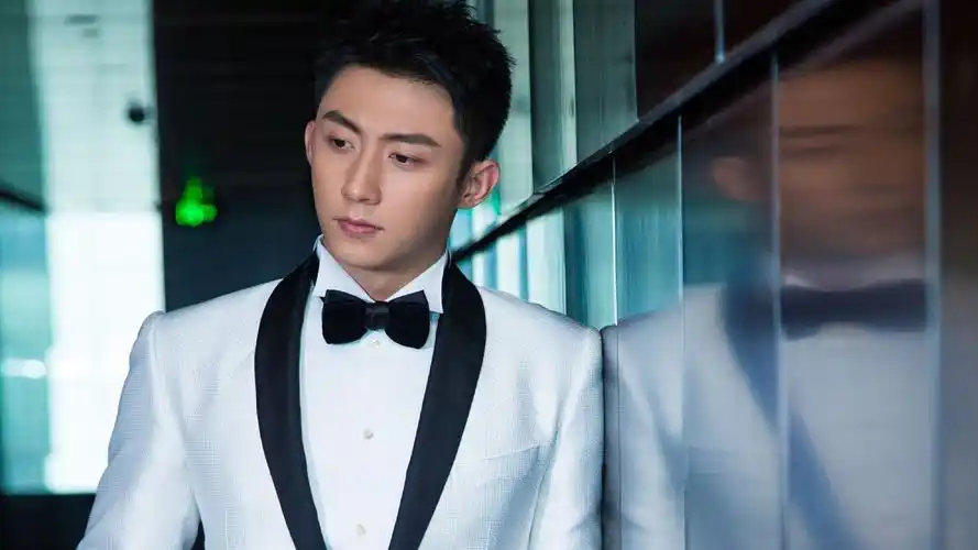 内地明星 黄景瑜 明星风尚壁纸【1】锁屏壁纸图片_动态桌面壁纸图片