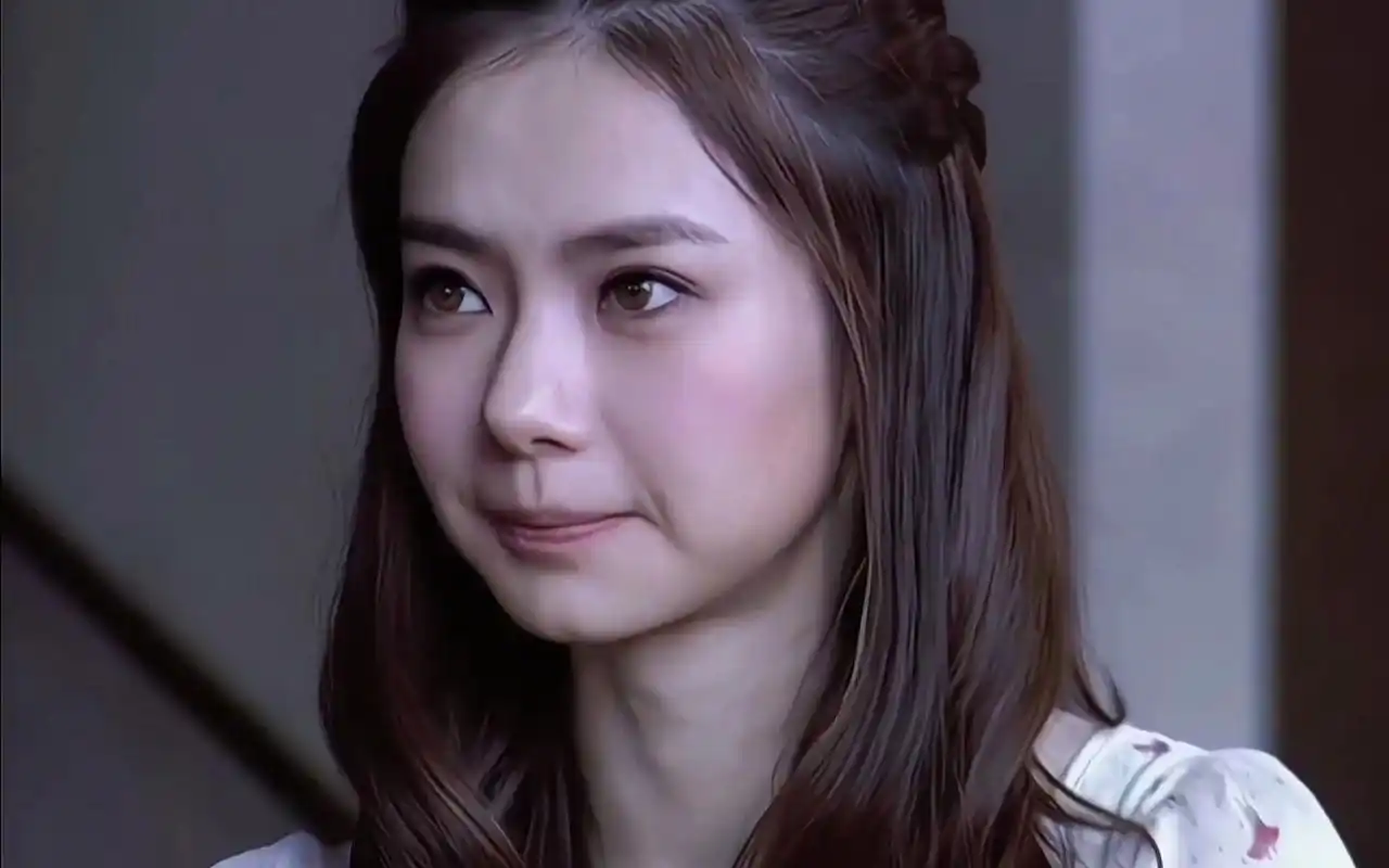 早期戚薇长发的甜美扮相客串