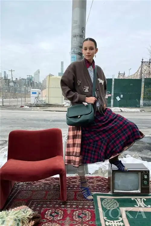 2021年不缺席的格纹裙春天怎么搭配最美