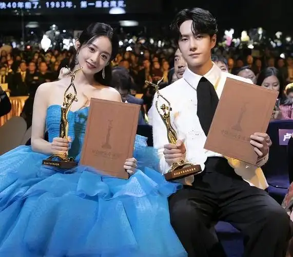 杨洋|娱乐圈|李易峰|赵丽颖|uniq|王一博戴假发_网易订阅