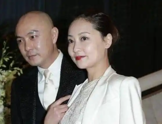 原创前任与妻子成朋友为争一口气剃光头张卫健究竟有何魅力