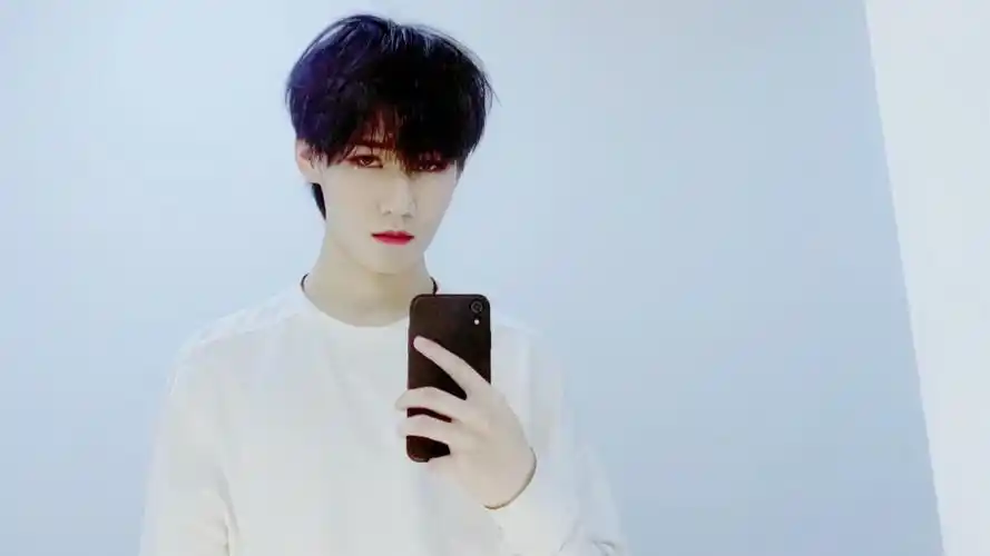 张真源 自调 禁二改 二传cr. 三雨 抱图礼… - 堆糖,美图壁纸兴趣社区