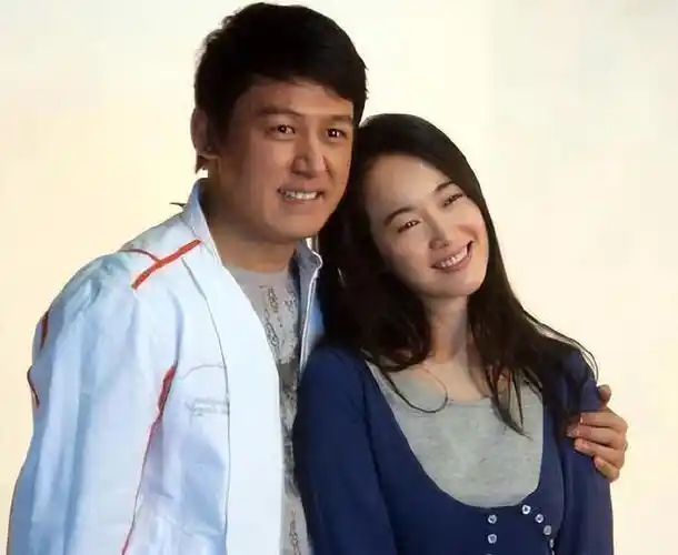 人前正经人后疯狂,讨好大佬陪睡上位,"风流浪姐"左小青现形记