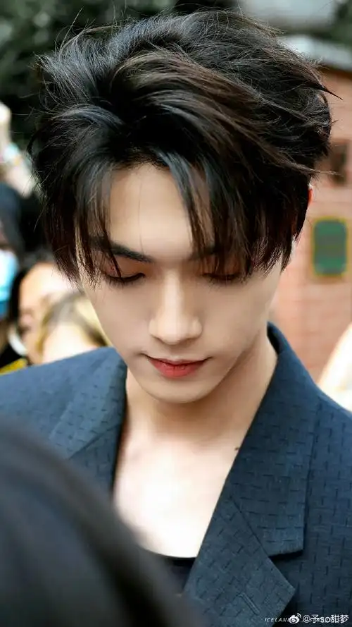 许凯镜头畸变下的颜值##米兰时装周