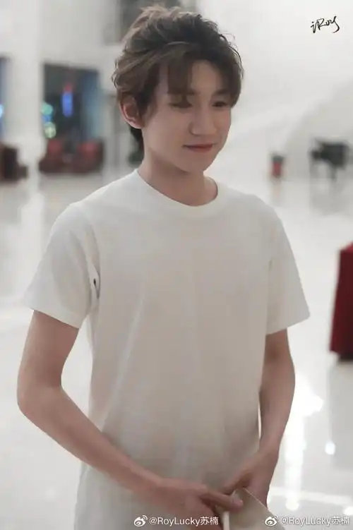 王源自己扎的冲天辫#那些年王源扎过的小揪揪(们)9599王源真凳乔