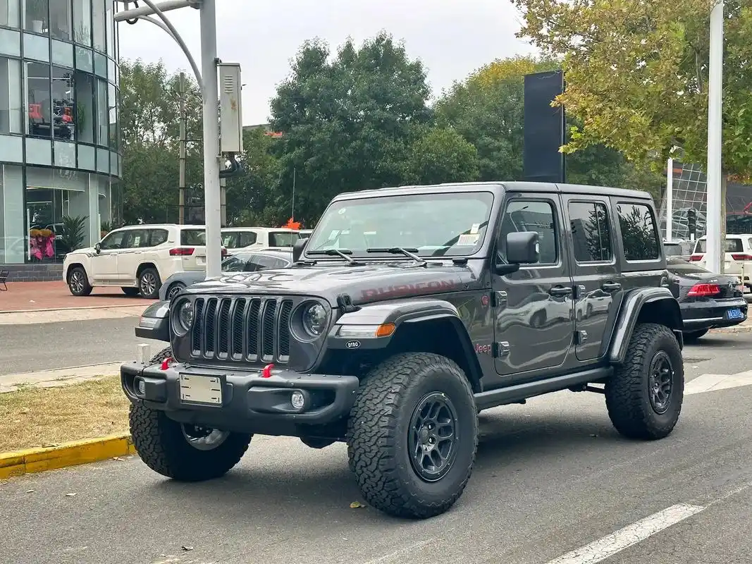 2023款 牧马人 卢比肯 大脚包 陨石灰/黑～～～64. - 抖音