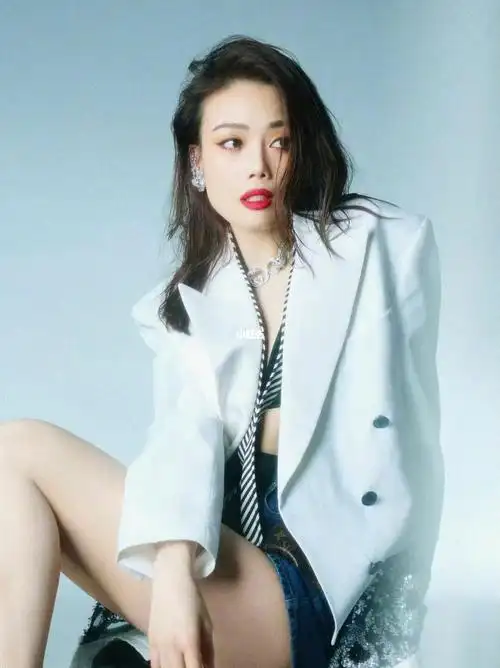 容祖儿 in moh拍摄cosmopolitan封面