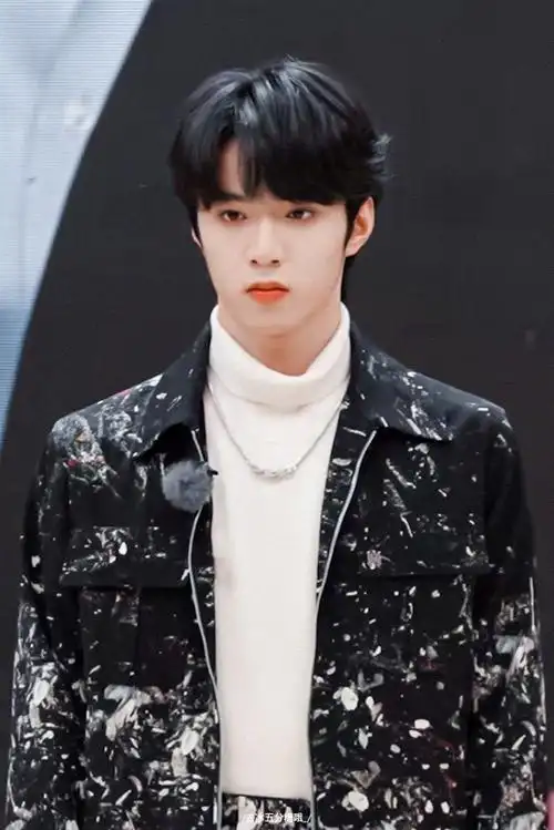 刘耀文无间道黑西装造型##刘耀文牛仔套装机场路透