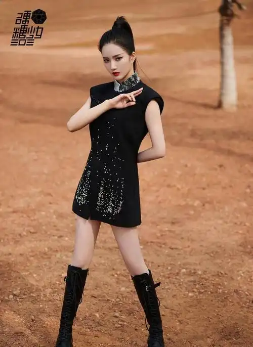 刘些宁惊艳创造营三公舞台穿超短旗袍还开叉露出短裤太抢镜