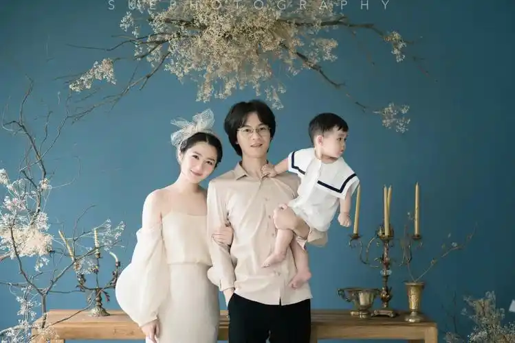 颜值爆表的一家三口亲子照