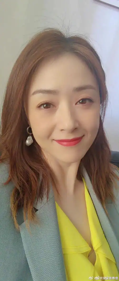 蒋欣晒18宫格自拍照##蒋欣说终于凑齐了