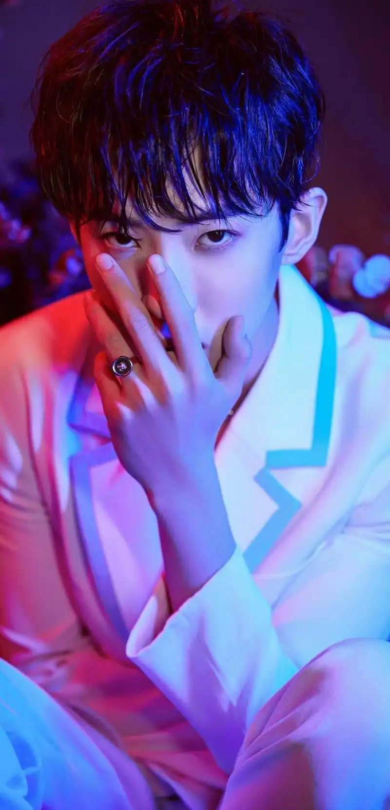 小鲜肉黄新淳魅力光影时尚迷人写真,明星-手机壁纸