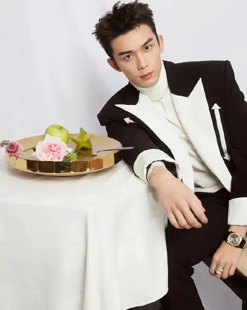 stars love bvlgari#@吴磊leo佩戴bvlgari宝格丽珠宝及腕表作品亮