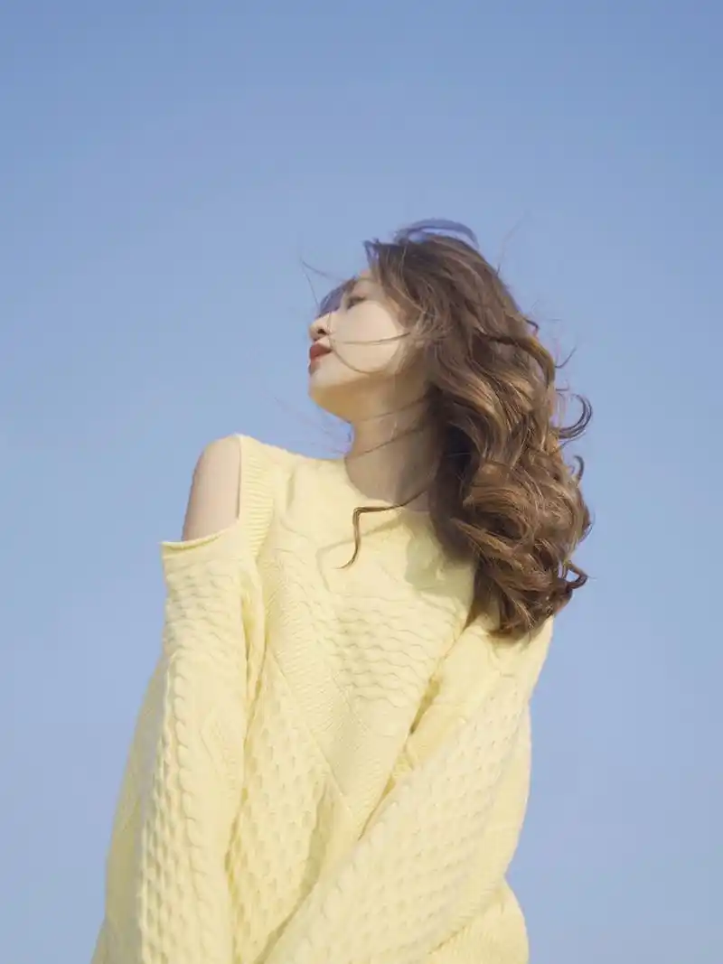 秋天女生拍照,10个拍照姿势可以试着拍,一个比一个美