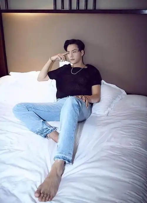 陈伟霆晒家居照,曝光全球最贵楼盘,网友:豪宅角落堆满无价宝!