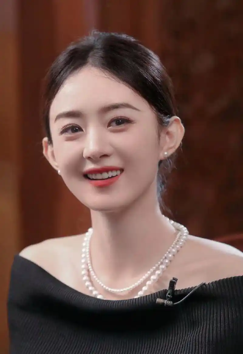 端庄优雅,靓丽清纯的#赵丽颖# 肤白貌美,五官精致立体,窈窕曼妙的身材