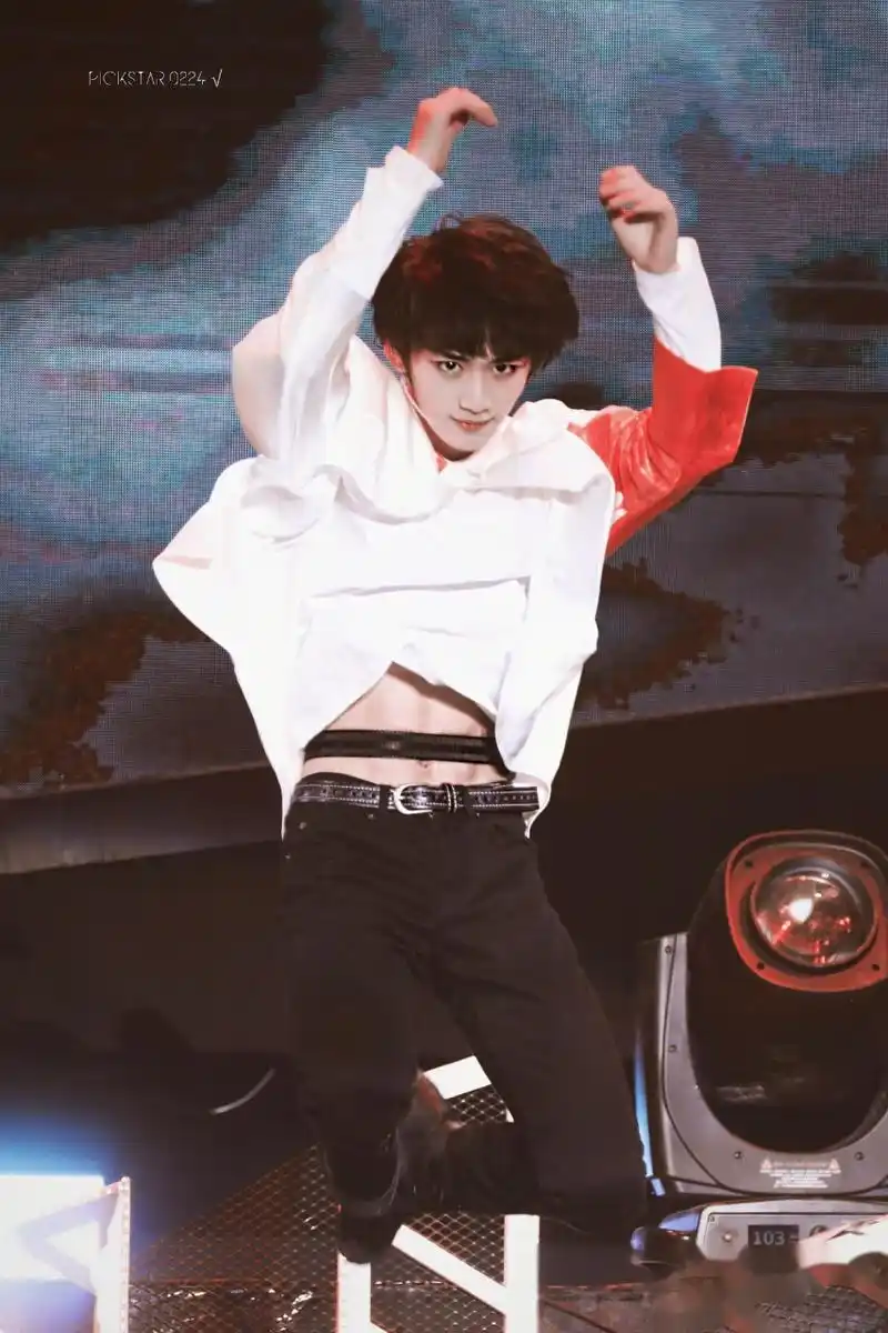 每日易安利爱豆的名品腹肌,哥哥们都是自律达人身材管